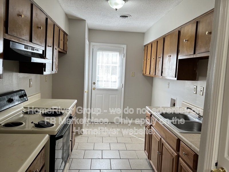 Charming 2 Bedroom, 2 Bath Duplex in Parkway Village property image