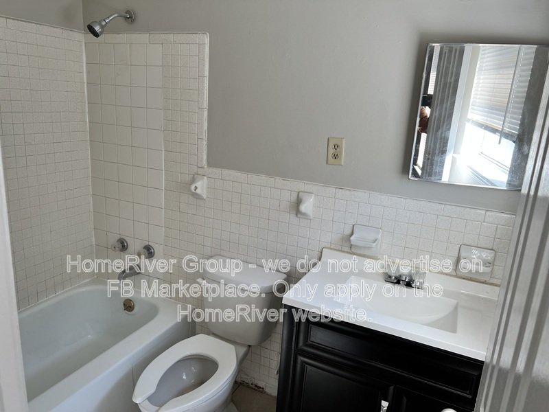 Charming 2 Bedroom, 2 Bath Duplex in Parkway Village property image