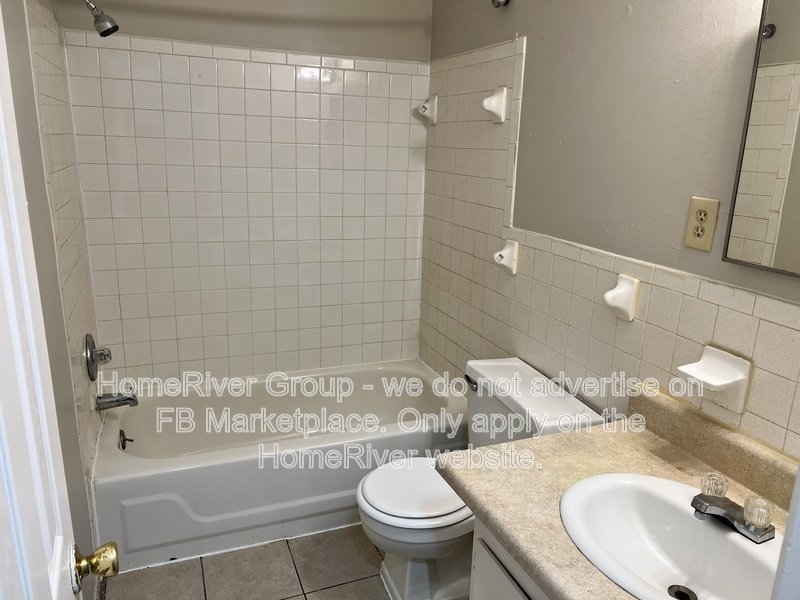 Charming 2 Bedroom, 2 Bath Duplex in Parkway Village property image