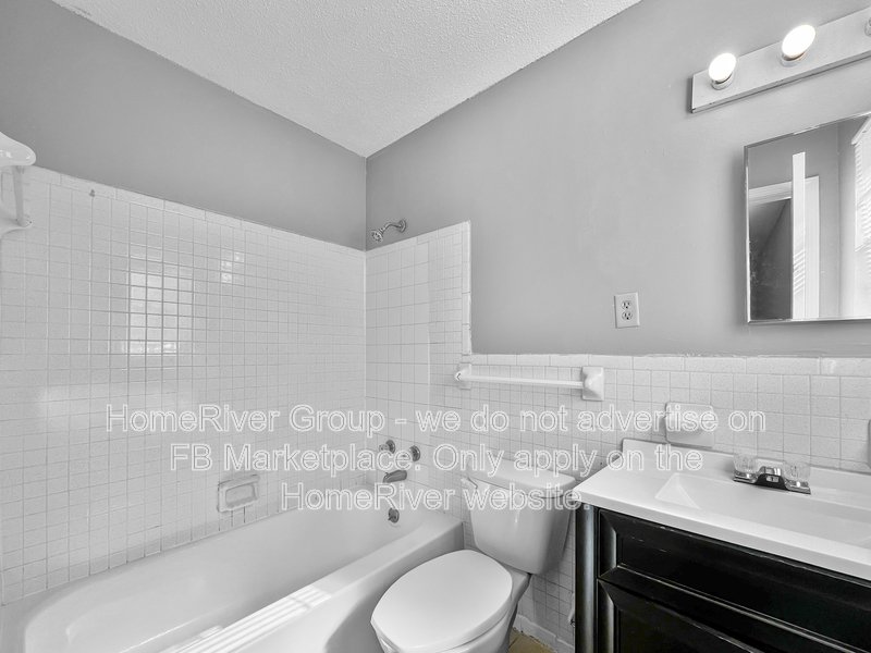 Charming 2 Bedroom, 2 Bath Duplex in Parkway Village property image