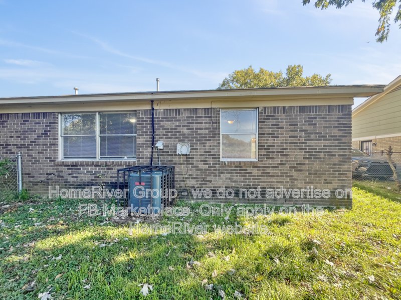 Charming 2 Bedroom, 2 Bath Duplex in Parkway Village property image