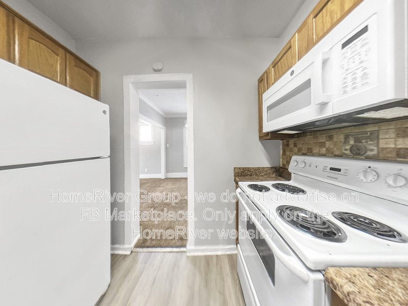 Available-646 N Hollywood property image