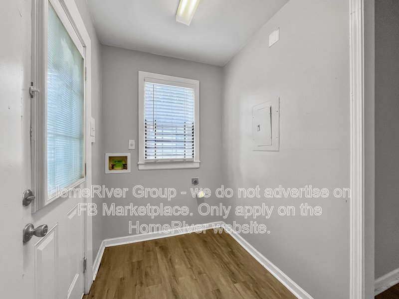 Available-646 N Hollywood property image