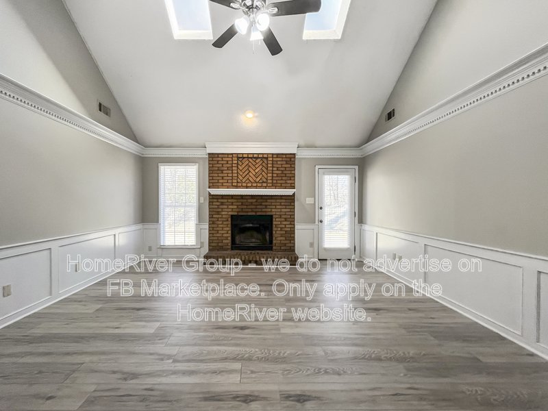 Available Now! Amazing 5 bed 2 bath home! property image