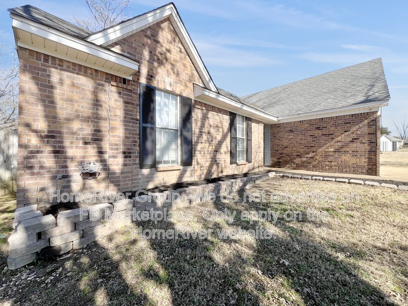 Available Now! Amazing 3 bed 2 bath home! property image