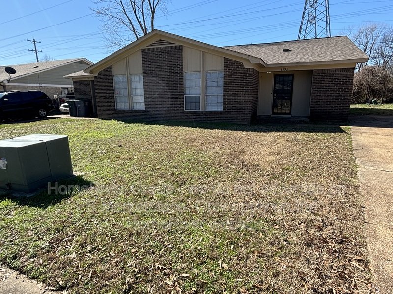 Check out this wonderful move-in ready 2-bedroom, 2-bath duplex property image