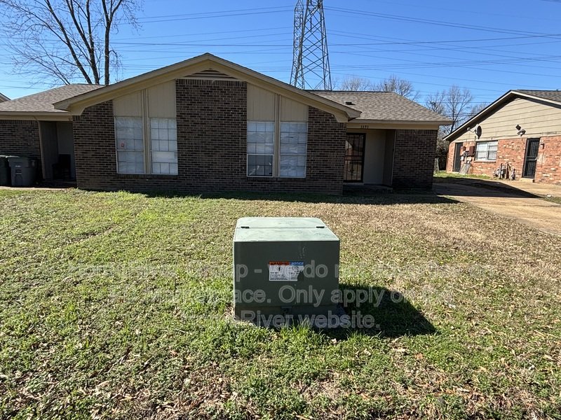 Check out this wonderful move-in ready 2-bedroom, 2-bath duplex property image