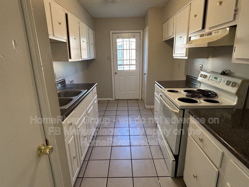 Check out this wonderful move-in ready 2-bedroom, 2-bath duplex property image