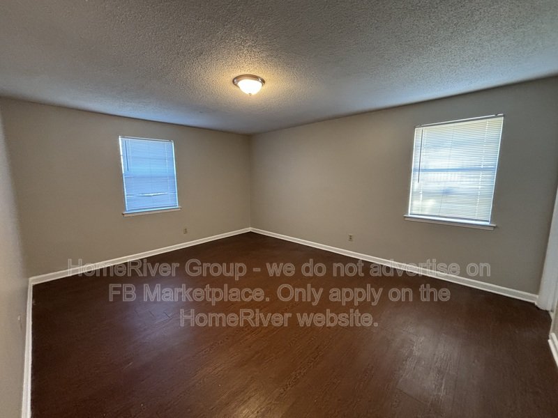 Check out this wonderful move-in ready 2-bedroom, 2-bath duplex property image