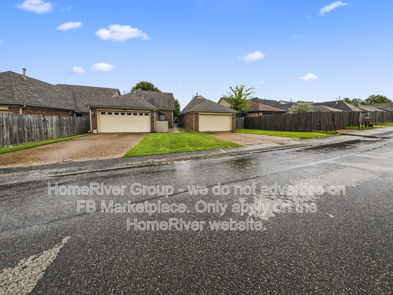 Available Now! Amazing 3 bed 2 bath home! property image