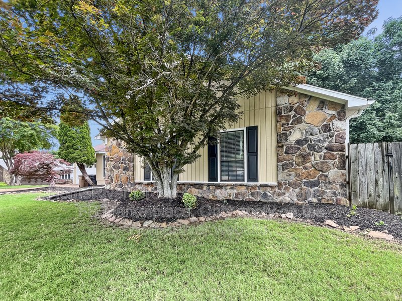 Available Now! Amazing 3 bedroom home! property image