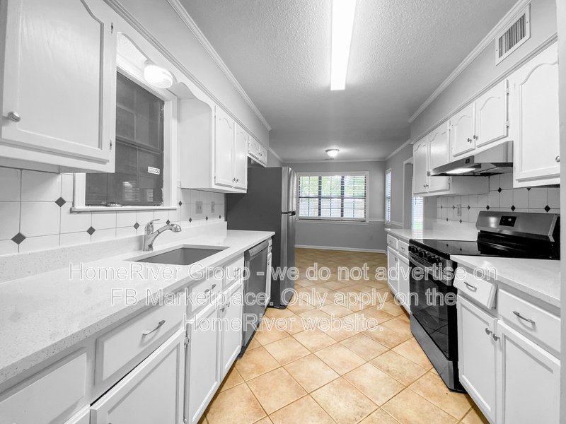 Available Now | Pets Welcome |  2 Car garage | Covered Front Porch property image