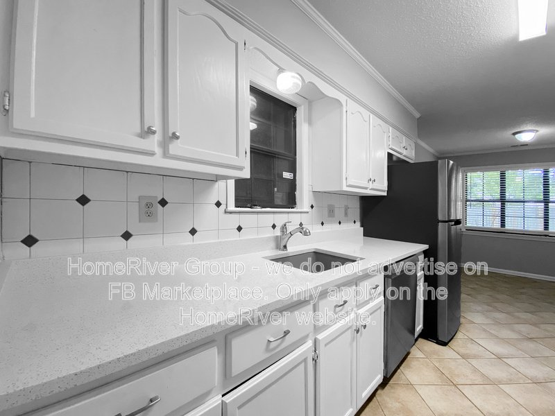 Available Now | Pets Welcome |  2 Car garage | Covered Front Porch property image