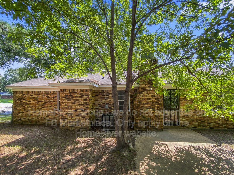 Available Now | Pets Welcome | 3 Beds property image