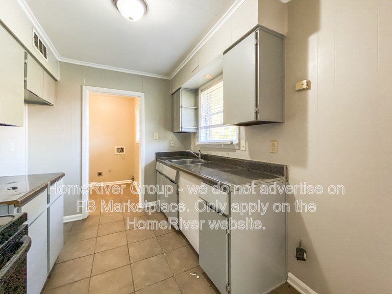 3 Bedroom | Hardwood Floors | Fenced Yard property image