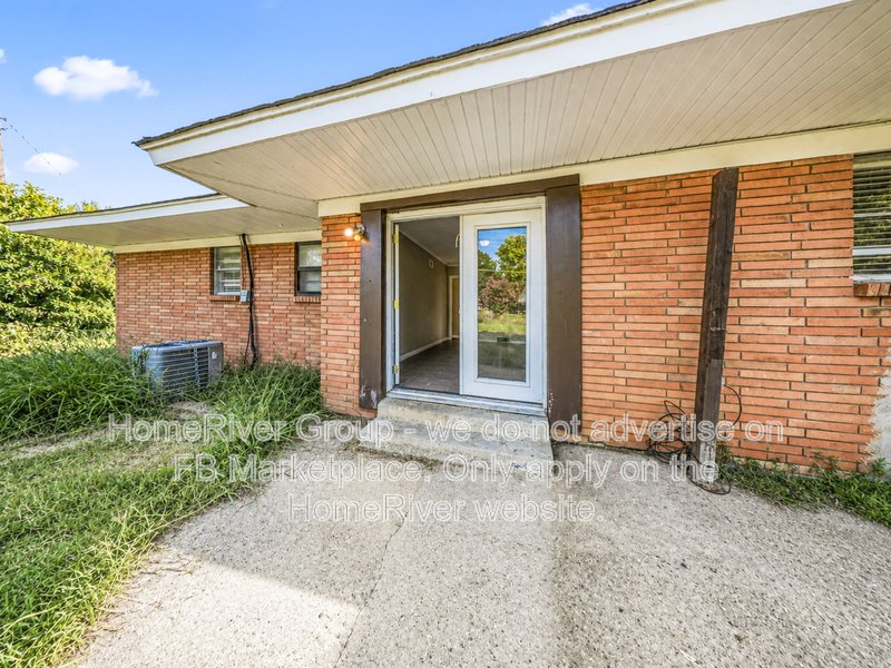 3 Bedroom | Hardwood Floors | Fenced Yard property image