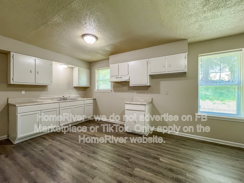 3 Bedroom in Northaven | Section 8 Vouchers Accepted | Fenced Yard property image