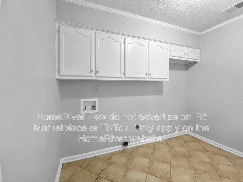 Available Now | Pets Welcome |  2 Car garage | Covered Front Porch property image
