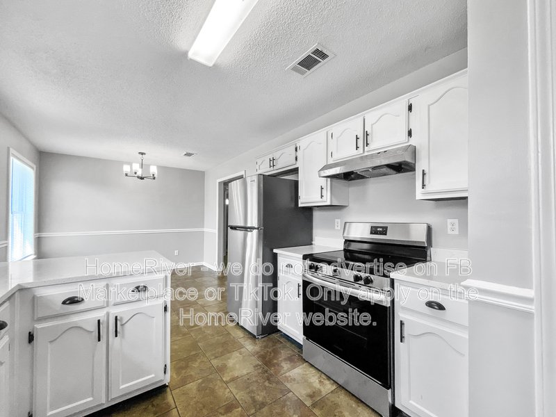Available Now | Pets Welcome | 2 Car Garage | Covered Front Porch property image