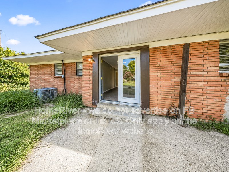 3 Bedroom | Hardwood Floors | Fenced Yard property image