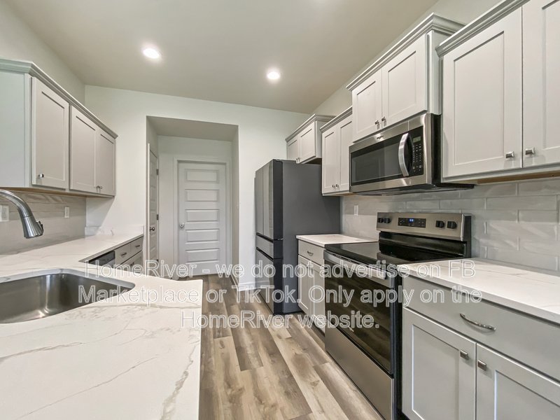 Now Leasing ! property image