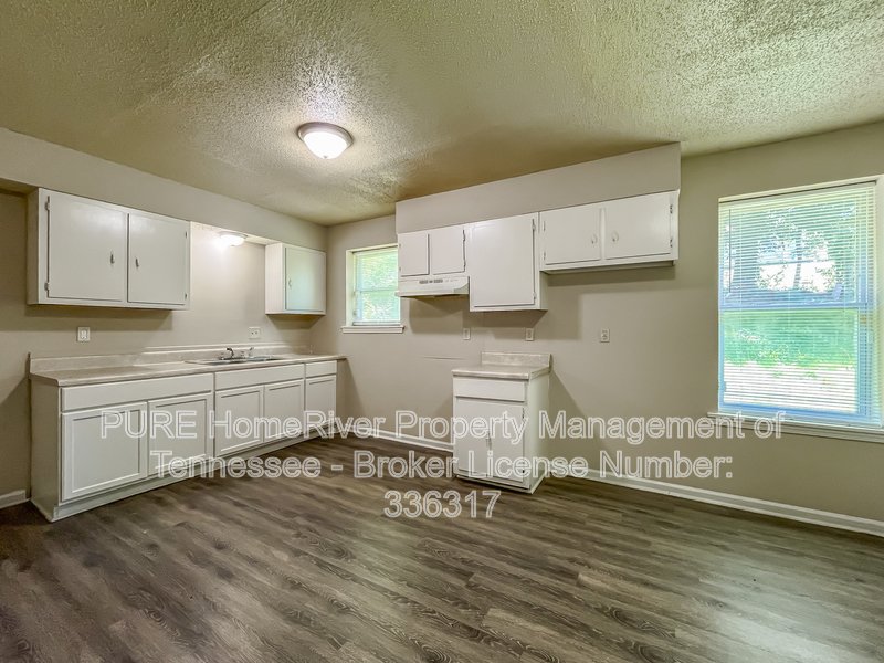 3 Bedroom in Northaven | Section 8 Vouchers Accepted | Fenced Yard property image