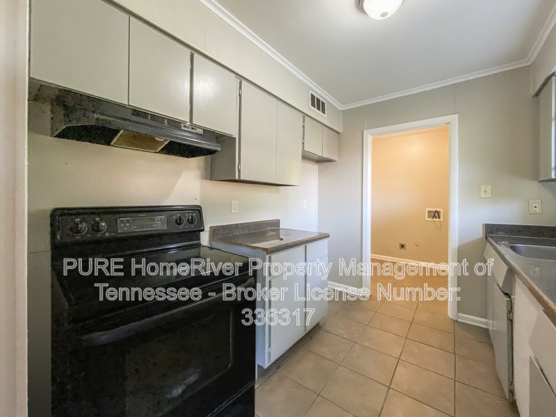 3 Bedroom | Hardwood Floors | Fenced Yard property image