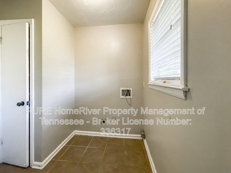 3 Bedroom | Hardwood Floors | Fenced Yard property image