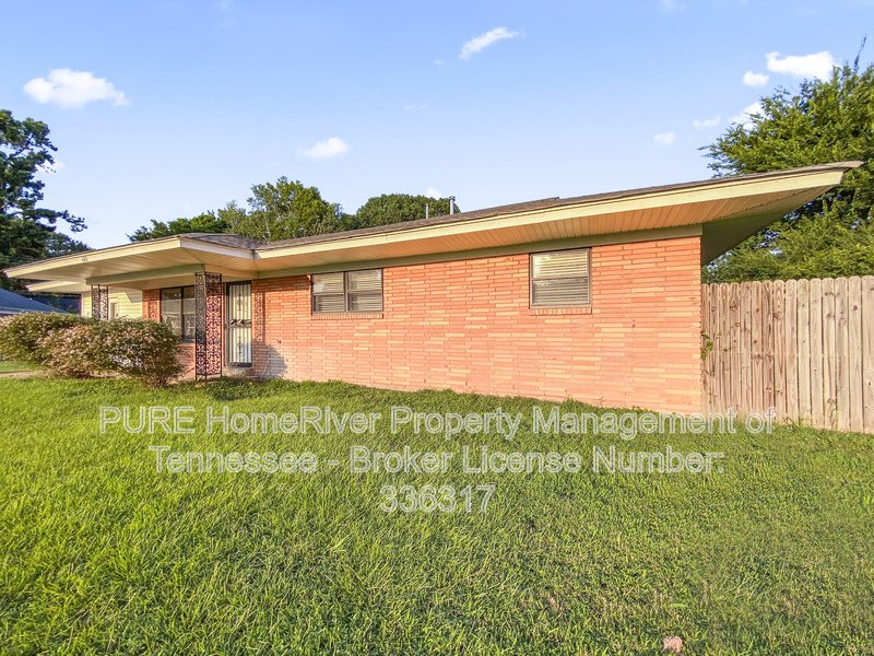 3 Bedroom | Hardwood Floors | Fenced Yard property image