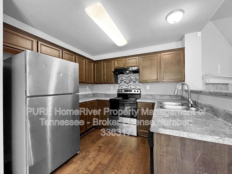 Newer 3 Bedroom Home | Split Bedroom Plan | Double Garage property image