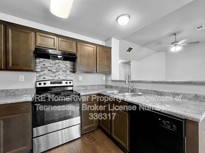 Newer 3 Bedroom Home | Split Bedroom Plan | Double Garage property image