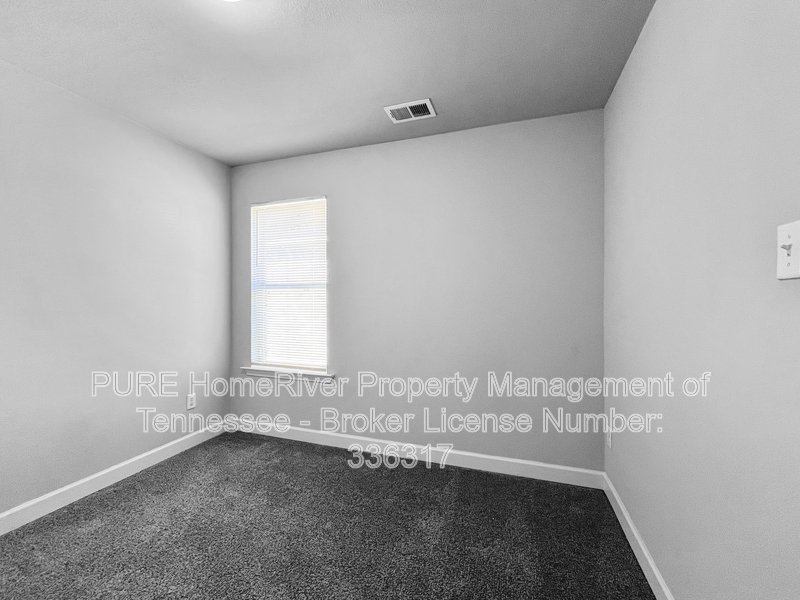 Newer 3 Bedroom Home | Split Bedroom Plan | Double Garage property image