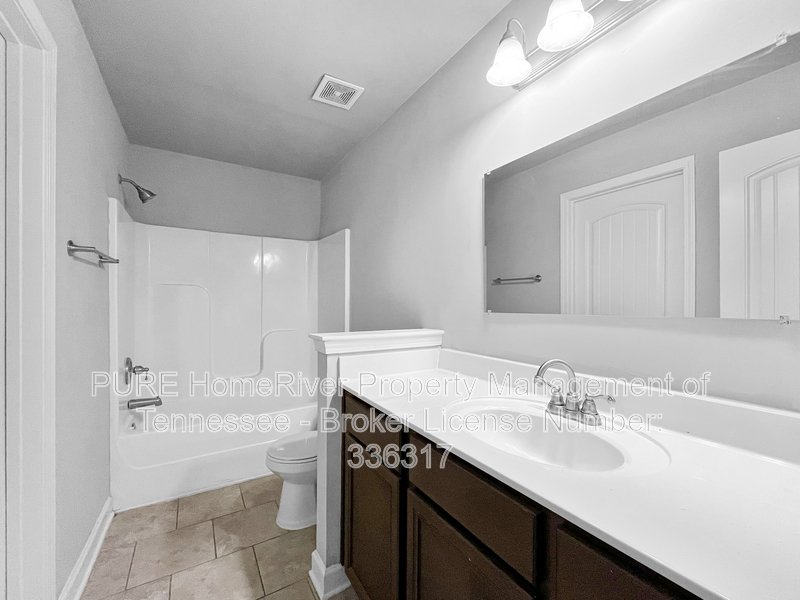 Newer 3 Bedroom Home | Split Bedroom Plan | Double Garage property image