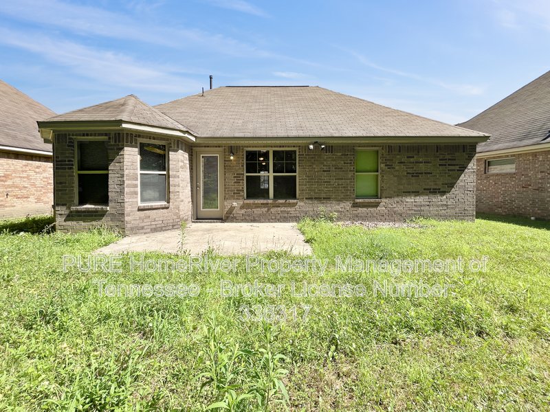 Newer 3 Bedroom Home | Split Bedroom Plan | Double Garage property image