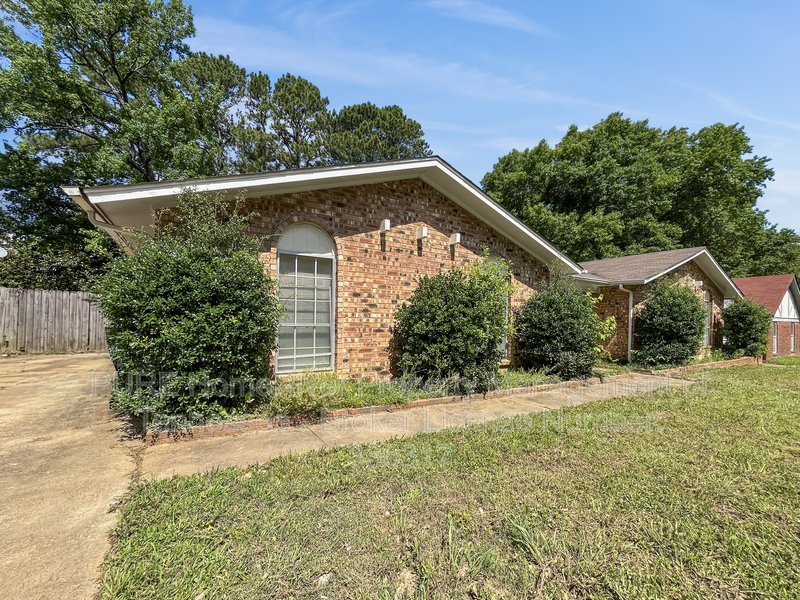 Great Hickory Hill Home |  Pet Friendly  | Freshly Painted Interior property image
