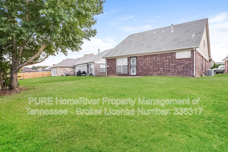 Pet Friendly | 2 Car Garage | Spacious Living Area | Concrete Patio property image