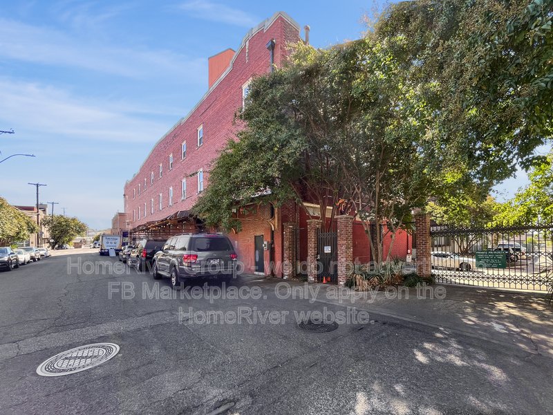 Stylish Loft Condo in the Heart of South Main Arts District property image